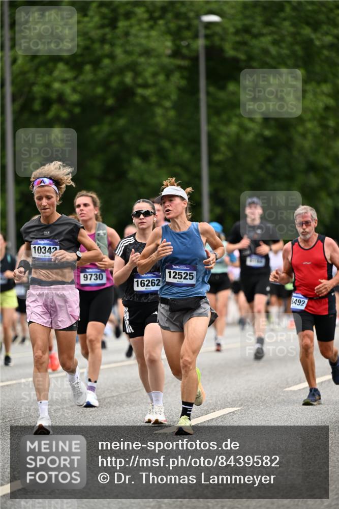 29.06.2025 - hella hamburg halbmarathon Dr. Thomas Lammeyer http://msf.ph/oto/8439582 29.06.2025 10:56:36 Kennedybrücke 1369, 1978, 1997, 3140, 3645, 4087, 4273, 4815, 5262, 5291, 6406, 6671, 6885, 6961, 6985, 7691, 7737, 7841, 8194, 8196, 8672, 9068, 9070, 9220, 9582, 9583, 9594, 9673, 9730, 10296, 10342, 10496, 10928, 11084, 11126, 11127, 11297, 11375 meine-sportfotos.de