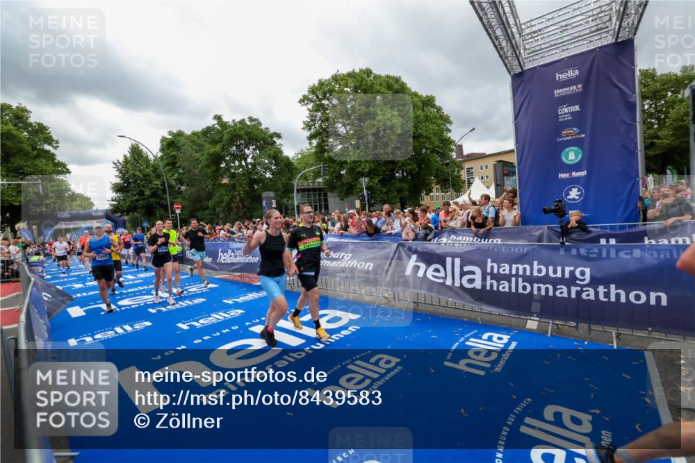 29.06.2025 - hella hamburg halbmarathon Zöllner http://msf.ph/oto/8439583 29.06.2025 10:55:44 Ziel 1120, 1143, 1834, 2955, 2982, 3037, 4897, 5021, 6924, 8255, 8618, 10212, 11039, 12483, 12515, 14365, 14909, 15896, 18064, 18190 meine-sportfotos.de