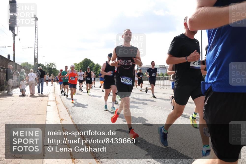 29.06.2025 - hella hamburg halbmarathon Lena Gebhardt http://msf.ph/oto/8439669 29.06.2025 09:52:47 Lombardsbrücke 2, 16414, 4691, 18920, 10000, 18765, 2189, 1070, 1139, 1163, 1169, 1176, 1220, 1415, 1468, 1512, 1613, 1782, 2048, 2189, 2213, 2233, 2788, 2970, 3021, 3098, 3109, 3124, 3618, 3852, 3907, 3917, 3928, 4080, 4277, 4497, 4565, 4691, 4871, 4915, 4933, 4981, 5007, 5011, 5476, 5477, 5682, 6152, 6550, 6716, 7005, 7067, 7093, 7147, 7191, 7325, 7432, 7451, 7599, 7843, 7865, 7961, 8145, 8467, 8852, 9348, 10741, 10796, 11062, 11495, 11679, 11779, 12046, 12772, 13403, 13614, 14257 meine-sportfotos.de