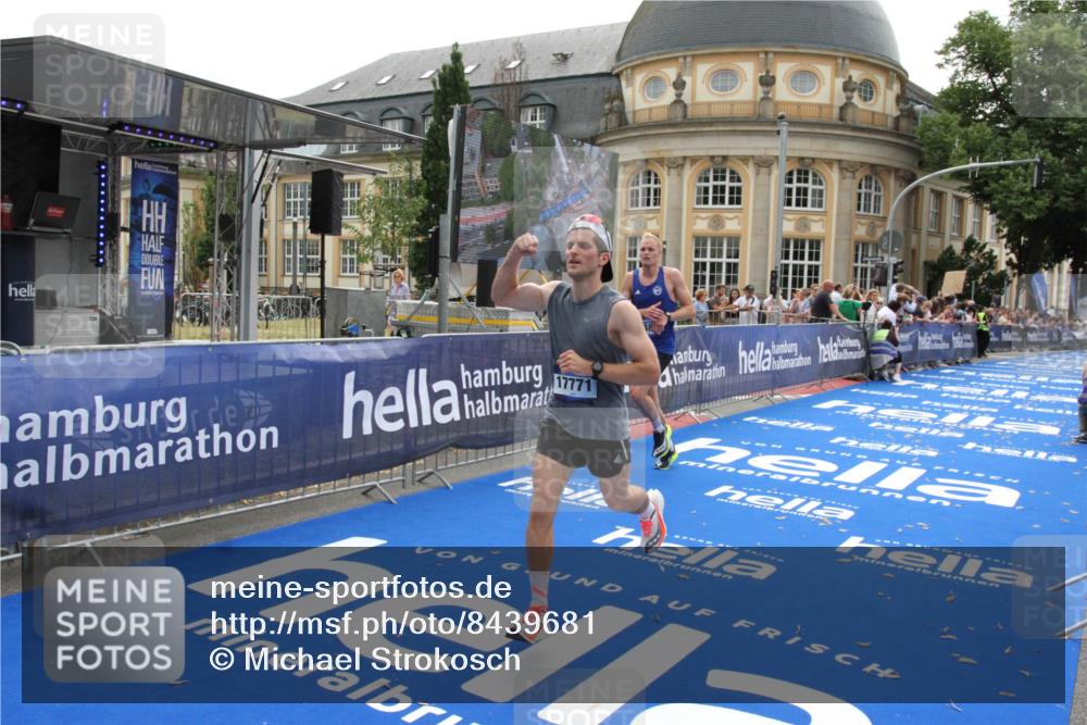 29.06.2025 - hella hamburg halbmarathon Michael Strokosch http://msf.ph/oto/8439681 29.06.2025 10:23:33 Ziel 35, 52, 9385, 16169, 17771 meine-sportfotos.de