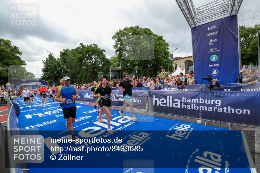 29.06.2025 - hella hamburg halbmarathon Zöllner http://msf.ph/oto/8439685 29.06.2025 10:55:45 Ziel 1120, 1143, 1834, 2955, 2982, 4897, 5021, 6924, 7221, 8255, 8618, 10212, 11039, 12483, 12515, 14365, 14909, 15896, 18064, 18190 meine-sportfotos.de