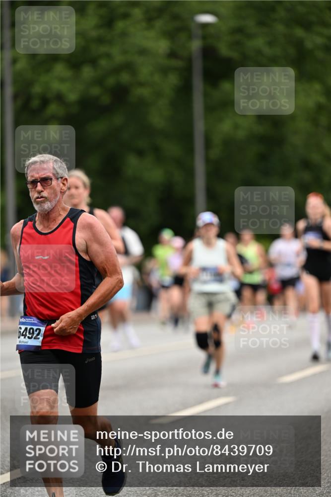 29.06.2025 - hella hamburg halbmarathon Dr. Thomas Lammeyer http://msf.ph/oto/8439709 29.06.2025 10:56:40 Kennedybrücke 1369, 1978, 2308, 3140, 3645, 4087, 4273, 4815, 5262, 5291, 6406, 6671, 6885, 6961, 6985, 7682, 7691, 7737, 8194, 8196, 8672, 9068, 9070, 9220, 9582, 9583, 9594, 9673, 9730, 10296, 10342, 10496, 10634, 10928, 11084, 11297, 11375 meine-sportfotos.de