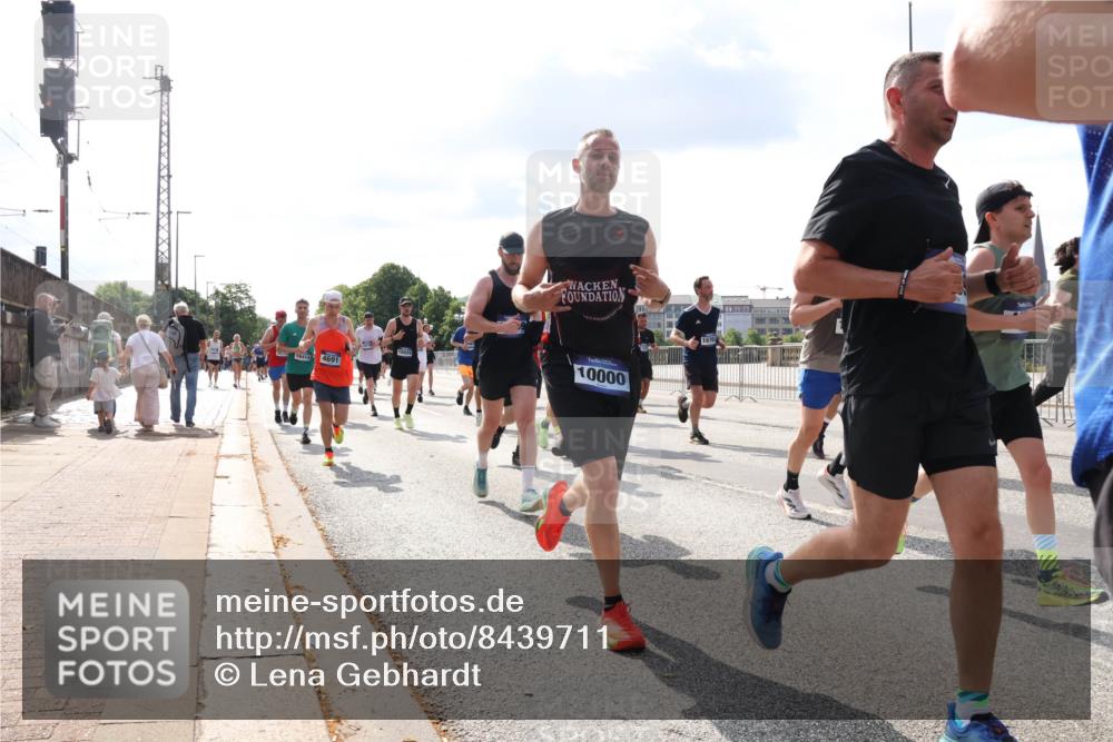 29.06.2025 - hella hamburg halbmarathon Lena Gebhardt http://msf.ph/oto/8439711 29.06.2025 09:52:48 Lombardsbrücke 16414, 4691, 18920, 10000, 18765, 1070, 1139, 1163, 1169, 1176, 1220, 1415, 1468, 1512, 1613, 1782, 2048, 2189, 2213, 2233, 2788, 2970, 3021, 3098, 3109, 3124, 3304, 3852, 3907, 3917, 3928, 4080, 4277, 4497, 4565, 4691, 4871, 4915, 4933, 4981, 5007, 5011, 5476, 5477, 5682, 6152, 6550, 6716, 7005, 7067, 7093, 7147, 7191, 7325, 7432, 7451, 7599, 7843, 7865, 7961, 8145, 8467, 8852, 10741, 10796, 11062, 11495, 11679, 11779, 12046, 12772, 13403, 13614, 14257 meine-sportfotos.de