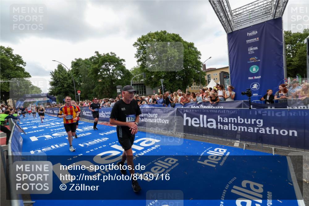 29.06.2025 - hella hamburg halbmarathon Zöllner http://msf.ph/oto/8439716 29.06.2025 11:13:13 Ziel 1347, 2076, 5739, 6376, 12274, 12634, 14278 meine-sportfotos.de