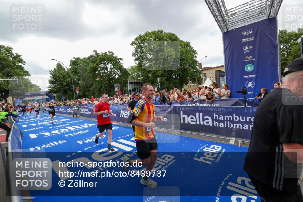 29.06.2025 - hella hamburg halbmarathon Zöllner http://msf.ph/oto/8439737 29.06.2025 11:13:14 Ziel 1347, 2076, 4641, 5739, 6376, 10844, 12274, 12634, 14278, 15051 meine-sportfotos.de