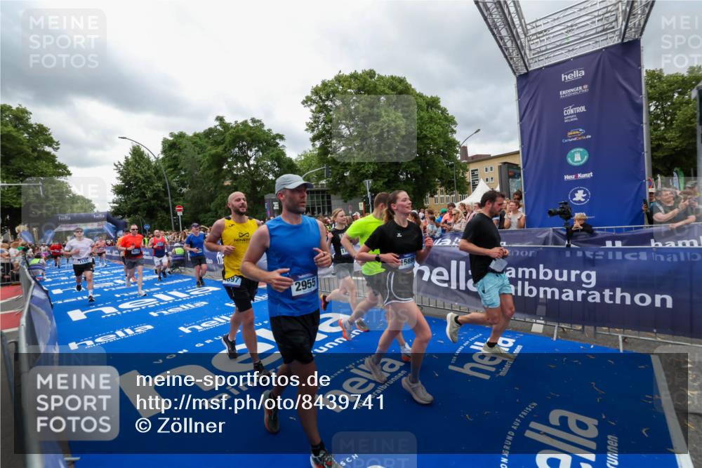 29.06.2025 - hella hamburg halbmarathon Zöllner http://msf.ph/oto/8439741 29.06.2025 10:55:46 Ziel 1120, 1143, 1834, 2955, 4897, 5021, 6569, 6924, 7221, 8255, 8618, 10212, 11039, 12483, 12515, 12858, 14365, 14909, 15896, 18064, 18190 meine-sportfotos.de