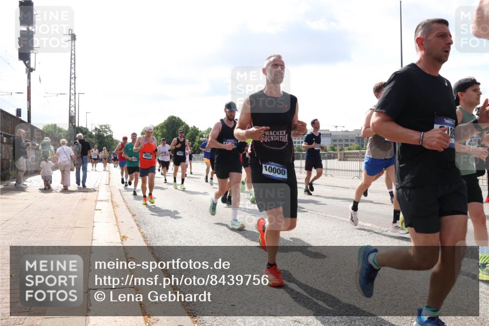29.06.2025 - hella hamburg halbmarathon Lena Gebhardt http://msf.ph/oto/8439756 29.06.2025 09:52:48 Lombardsbrücke 4691, 1892, 10000, 4080, 1070, 1139, 1163, 1169, 1176, 1220, 1415, 1468, 1512, 1613, 1782, 2048, 2189, 2213, 2233, 2788, 2970, 3021, 3098, 3109, 3124, 3304, 3852, 3907, 3917, 3928, 4080, 4277, 4497, 4565, 4691, 4871, 4915, 4933, 4981, 5007, 5011, 5476, 5477, 5682, 6152, 6550, 6716, 7005, 7067, 7093, 7147, 7191, 7325, 7432, 7451, 7599, 7843, 7865, 7961, 8145, 8467, 8852, 10741, 10796, 11062, 11495, 11679, 11779, 12046, 12772, 13403, 13614, 14257 meine-sportfotos.de
