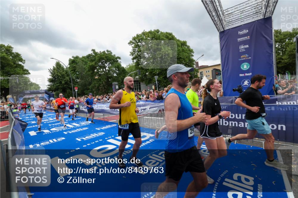 29.06.2025 - hella hamburg halbmarathon Zöllner http://msf.ph/oto/8439763 29.06.2025 10:55:46 Ziel 1120, 1143, 1834, 2955, 4897, 5021, 6569, 6924, 7221, 8255, 8618, 10212, 11039, 12483, 12515, 12858, 14365, 14909, 15896, 18064, 18190 meine-sportfotos.de