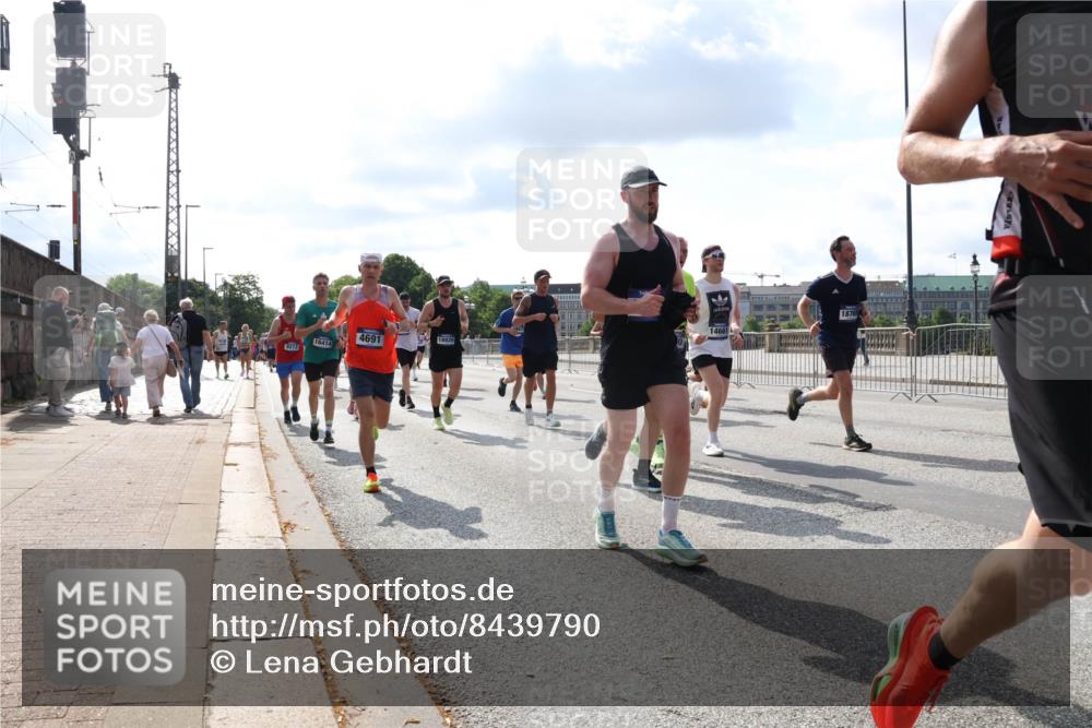 29.06.2025 - hella hamburg halbmarathon Lena Gebhardt http://msf.ph/oto/8439790 29.06.2025 09:52:48 Lombardsbrücke 18765, 16414, 4691, 14661, 18920, 9213, 1070, 1139, 1163, 1169, 1176, 1220, 1415, 1468, 1512, 1613, 1782, 2048, 2189, 2213, 2233, 2788, 2970, 3021, 3098, 3109, 3124, 3304, 3852, 3907, 3917, 3928, 4080, 4277, 4497, 4565, 4691, 4871, 4915, 4933, 4981, 5007, 5011, 5476, 5477, 5682, 6152, 6550, 6716, 7005, 7067, 7093, 7147, 7191, 7325, 7432, 7451, 7599, 7843, 7865, 7961, 8145, 8467, 8852, 10741, 10796, 11062, 11495, 11679, 11779, 12046, 12772, 13403, 13614, 14257 meine-sportfotos.de