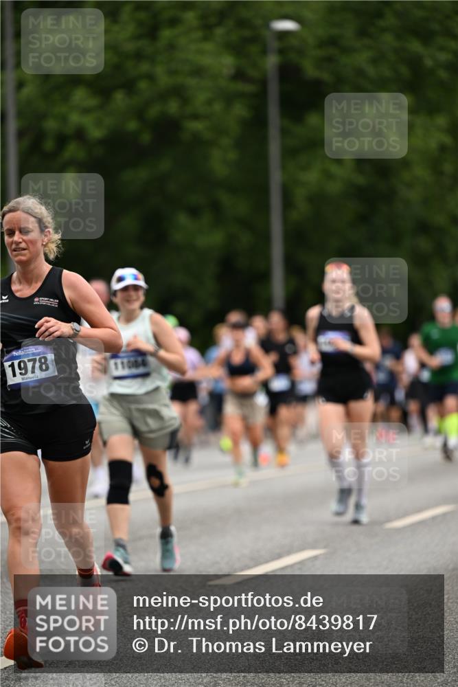 29.06.2025 - hella hamburg halbmarathon Dr. Thomas Lammeyer http://msf.ph/oto/8439817 29.06.2025 10:56:41 Kennedybrücke 1369, 1978, 2308, 3140, 3645, 4087, 4273, 4815, 5262, 5291, 6406, 6671, 6885, 6961, 6985, 7682, 7691, 7737, 8194, 8196, 8672, 9068, 9070, 9220, 9583, 9594, 9673, 9730, 10296, 10342, 10496, 10634, 10928, 11084, 11297, 11375 meine-sportfotos.de