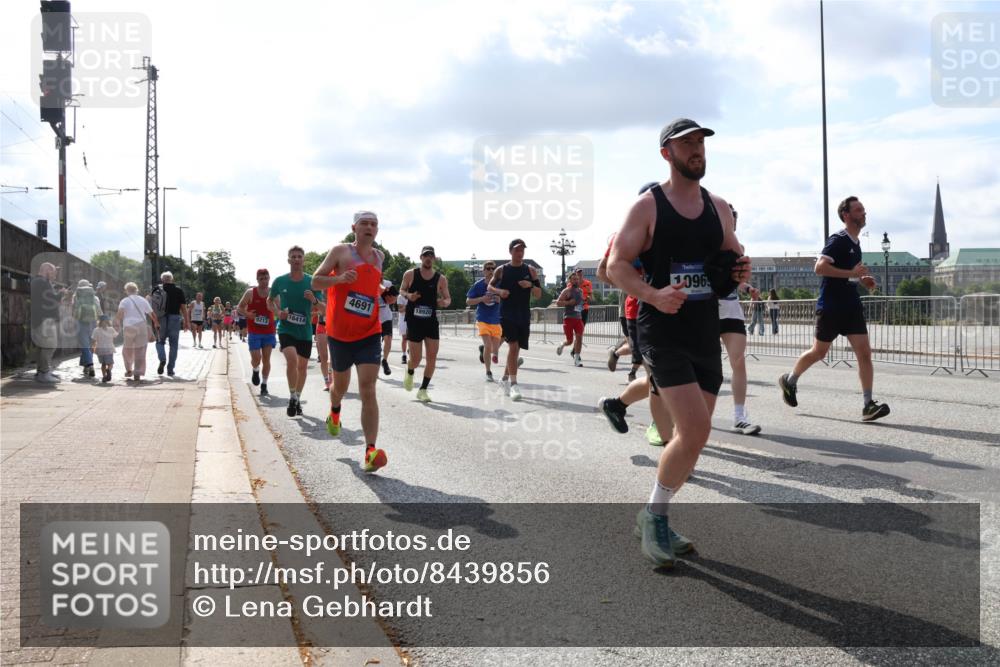 29.06.2025 - hella hamburg halbmarathon Lena Gebhardt http://msf.ph/oto/8439856 29.06.2025 09:52:49 Lombardsbrücke 16414, 9213, 4691, 18920, 1096, 1070, 1139, 1163, 1169, 1176, 1220, 1391, 1415, 1468, 1512, 1613, 1782, 2048, 2189, 2213, 2233, 2590, 2788, 2970, 3021, 3098, 3109, 3124, 3304, 3852, 3907, 3917, 3928, 4080, 4277, 4497, 4565, 4691, 4915, 4933, 4981, 5007, 5011, 5476, 5477, 5682, 6152, 6550, 6716, 7005, 7067, 7093, 7147, 7191, 7325, 7432, 7451, 7599, 7843, 7865, 7961, 8145, 8467, 8852, 10741, 10796, 11495, 11679, 11779, 12046, 12772, 13403, 13614, 14257 meine-sportfotos.de
