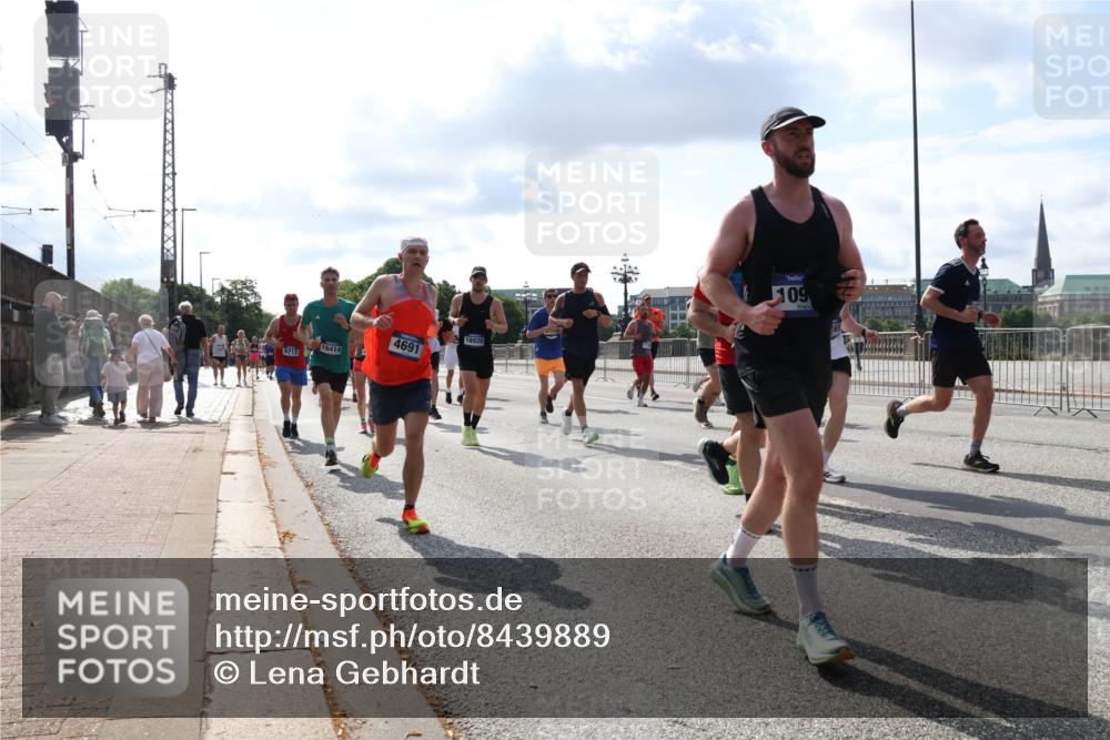 29.06.2025 - hella hamburg halbmarathon Lena Gebhardt http://msf.ph/oto/8439889 29.06.2025 09:52:49 Lombardsbrücke 4691, 16414, 9213, 18920, 109, 1070, 1139, 1163, 1169, 1176, 1220, 1391, 1415, 1468, 1512, 1613, 1782, 2048, 2189, 2213, 2233, 2590, 2788, 2970, 3021, 3098, 3109, 3124, 3304, 3852, 3907, 3917, 3928, 4080, 4277, 4497, 4565, 4691, 4915, 4933, 4981, 5007, 5011, 5476, 5477, 5682, 6152, 6550, 6716, 7005, 7067, 7093, 7147, 7191, 7325, 7432, 7451, 7599, 7843, 7865, 7961, 8145, 8467, 8852, 10741, 10796, 11495, 11679, 11779, 12046, 12772, 13403, 13614, 14257 meine-sportfotos.de