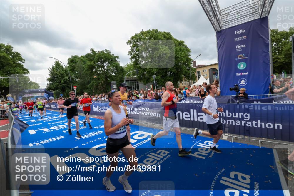 29.06.2025 - hella hamburg halbmarathon Zöllner http://msf.ph/oto/8439891 29.06.2025 10:55:49 Ziel 1143, 1179, 1834, 5021, 6569, 6924, 7221, 8255, 8618, 10212, 12483, 12858, 13474, 14365, 14909, 16401, 16434, 16786, 18125, 18190, 19047 meine-sportfotos.de