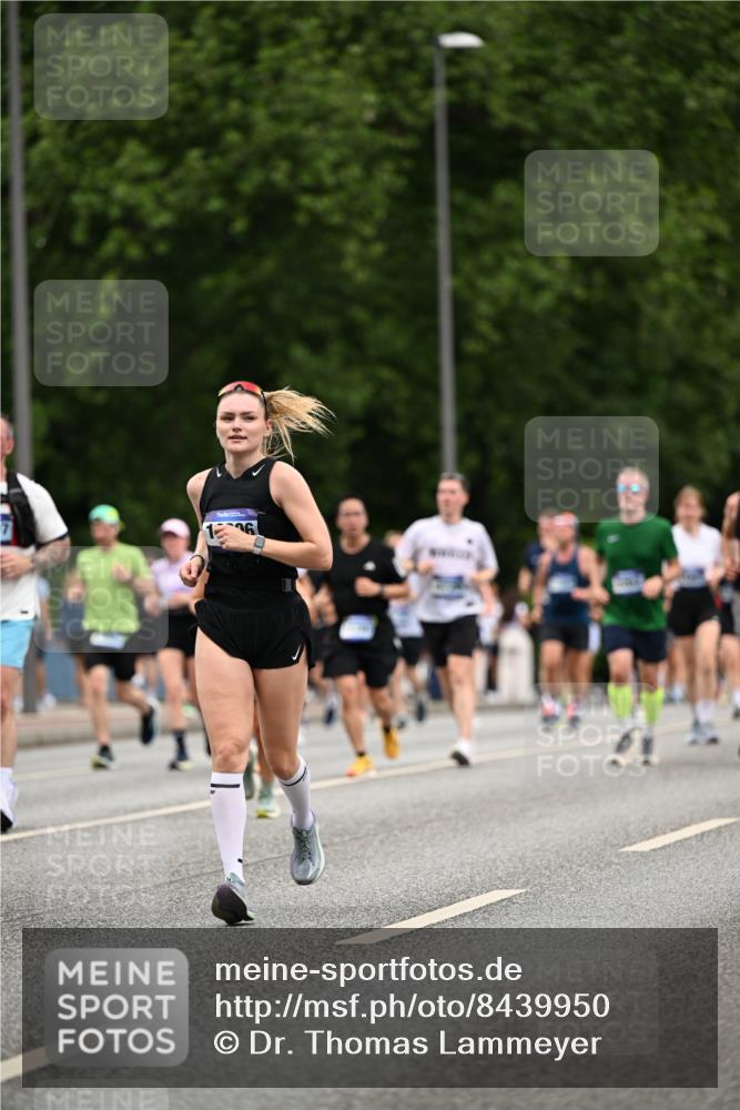 29.06.2025 - hella hamburg halbmarathon Dr. Thomas Lammeyer http://msf.ph/oto/8439950 29.06.2025 10:56:43 Kennedybrücke 1369, 1978, 2308, 2593, 3140, 3645, 4087, 4273, 4815, 5262, 5291, 6406, 6671, 6885, 6961, 6985, 7682, 7691, 7737, 8194, 8196, 8250, 8251, 8672, 9068, 9070, 9220, 9594, 9673, 9730, 10296, 10342, 10496, 10634, 10928, 11084, 11297, 11375 meine-sportfotos.de