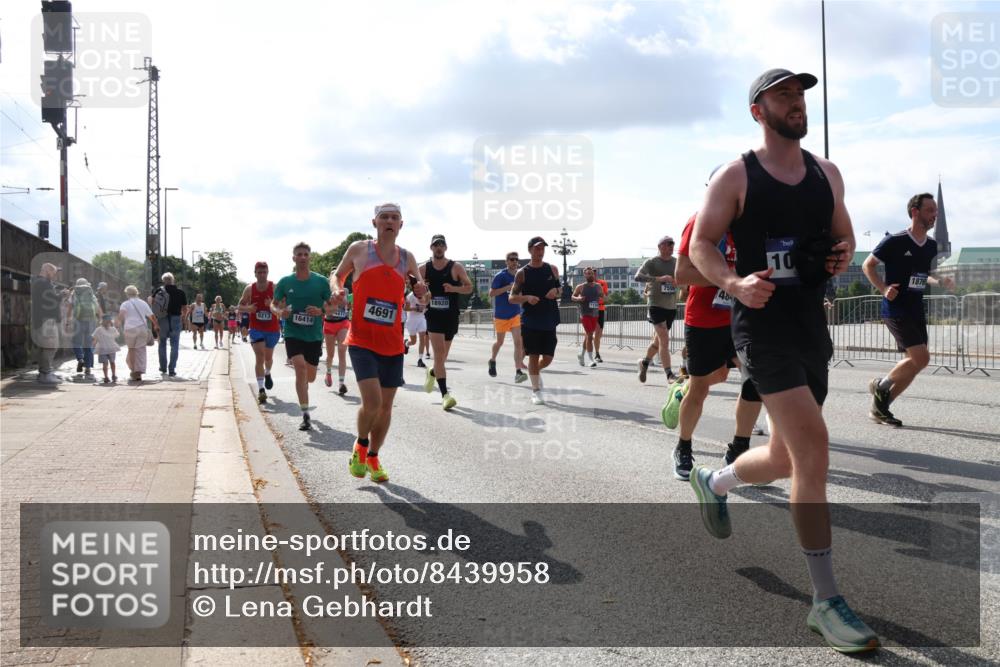 29.06.2025 - hella hamburg halbmarathon Lena Gebhardt http://msf.ph/oto/8439958 29.06.2025 09:52:49 Lombardsbrücke 4691, 277, 9213, 16414, 18920, 759, 484, 10, 1876, 1070, 1139, 1163, 1169, 1176, 1220, 1391, 1415, 1468, 1512, 1613, 1782, 2048, 2189, 2213, 2233, 2590, 2788, 2970, 3021, 3098, 3109, 3124, 3304, 3852, 3907, 3917, 3928, 4080, 4277, 4497, 4565, 4691, 4915, 4933, 4981, 5007, 5011, 5476, 5477, 5682, 6152, 6550, 6716, 7005, 7067, 7093, 7147, 7191, 7325, 7432, 7451, 7599, 7843, 7865, 7961, 8145, 8467, 8852, 10741, 10796, 11495, 11679, 11779, 12046, 12772, 13403, 13614, 14257 meine-sportfotos.de