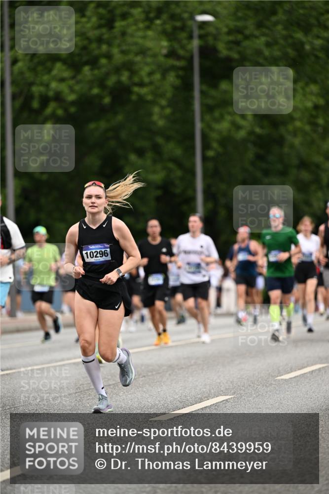 29.06.2025 - hella hamburg halbmarathon Dr. Thomas Lammeyer http://msf.ph/oto/8439959 29.06.2025 10:56:43 Kennedybrücke 1369, 1978, 2308, 2593, 3140, 3645, 4087, 4273, 4815, 5262, 5291, 6406, 6671, 6885, 6961, 6985, 7682, 7691, 7737, 8194, 8196, 8250, 8251, 8672, 9068, 9070, 9220, 9594, 9673, 9730, 10296, 10342, 10496, 10634, 10928, 11084, 11297, 11375 meine-sportfotos.de
