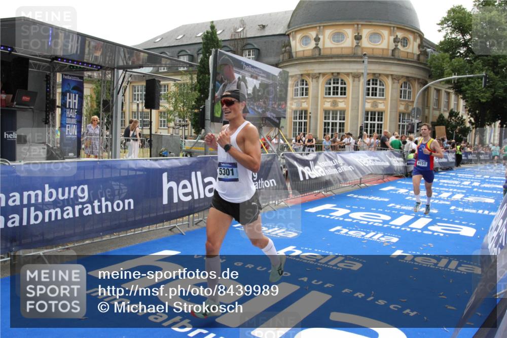 29.06.2025 - hella hamburg halbmarathon Michael Strokosch http://msf.ph/oto/8439989 29.06.2025 10:23:48 Ziel 5301, 6699, 9151, 9447, 10780 meine-sportfotos.de