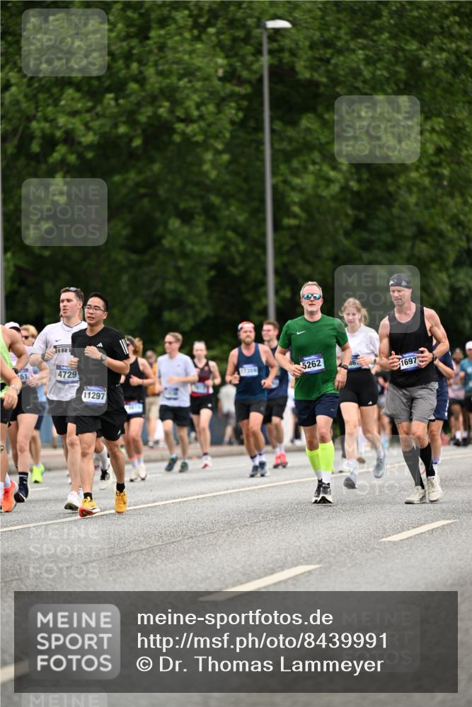 29.06.2025 - hella hamburg halbmarathon Dr. Thomas Lammeyer http://msf.ph/oto/8439991 29.06.2025 10:56:45 Kennedybrücke 1369, 1978, 2308, 2593, 3140, 3645, 4087, 4273, 4815, 5262, 5291, 6406, 6671, 6885, 6961, 6985, 7682, 7691, 7737, 8194, 8196, 8250, 8251, 8672, 9068, 9070, 9220, 9673, 9730, 10296, 10342, 10496, 10600, 10634, 10693, 10928, 11084, 11297, 11375 meine-sportfotos.de