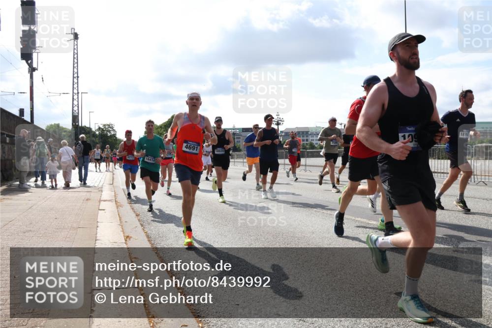 29.06.2025 - hella hamburg halbmarathon Lena Gebhardt http://msf.ph/oto/8439992 29.06.2025 09:52:49 Lombardsbrücke 9213, 16414, 4691, 18920, 109, 1876, 1070, 1139, 1163, 1169, 1176, 1220, 1391, 1415, 1468, 1512, 1613, 1782, 2048, 2189, 2213, 2233, 2590, 2788, 2970, 3021, 3098, 3109, 3124, 3304, 3852, 3907, 3917, 3928, 4080, 4277, 4497, 4565, 4691, 4915, 4933, 4981, 5007, 5011, 5476, 5477, 5682, 6152, 6550, 6716, 7005, 7067, 7093, 7147, 7191, 7325, 7432, 7451, 7599, 7843, 7865, 7961, 8145, 8467, 8852, 10741, 10796, 11495, 11679, 11779, 12046, 12772, 13403, 13614, 14257 meine-sportfotos.de