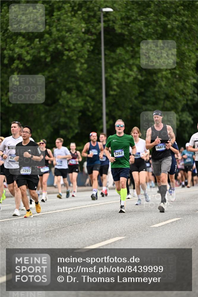 29.06.2025 - hella hamburg halbmarathon Dr. Thomas Lammeyer http://msf.ph/oto/8439999 29.06.2025 10:56:45 Kennedybrücke 1369, 1978, 2308, 2593, 3140, 3645, 4087, 4273, 4815, 5262, 5291, 6406, 6671, 6885, 6961, 6985, 7682, 7691, 7737, 8194, 8196, 8250, 8251, 8672, 9068, 9070, 9220, 9673, 9730, 10296, 10342, 10496, 10600, 10634, 10693, 10928, 11084, 11297, 11375 meine-sportfotos.de