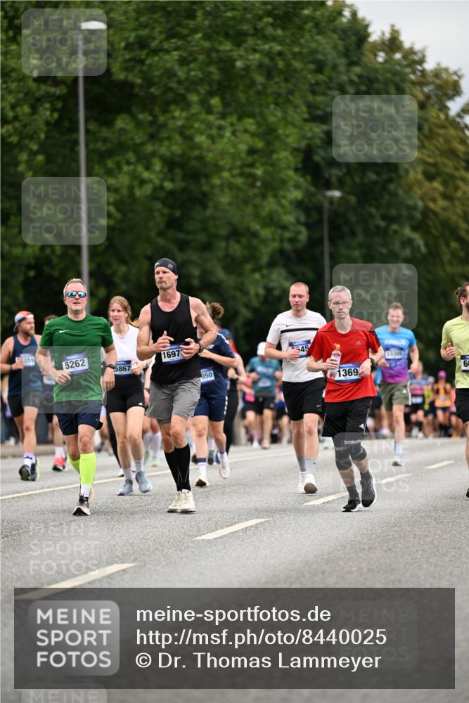 29.06.2025 - hella hamburg halbmarathon Dr. Thomas Lammeyer http://msf.ph/oto/8440025 29.06.2025 10:56:46 Kennedybrücke 1369, 1978, 2308, 2593, 3140, 3645, 4273, 4815, 5262, 5291, 6406, 6671, 6885, 6961, 6985, 7682, 7737, 8194, 8196, 8250, 8251, 8672, 9068, 9070, 9730, 10296, 10342, 10496, 10600, 10634, 10693, 10928, 11084, 11297, 11375 meine-sportfotos.de
