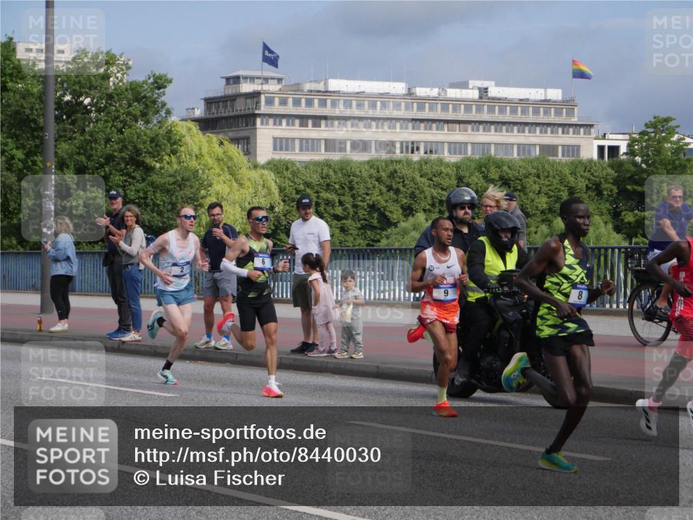 29.06.2025 - hella hamburg halbmarathon Luisa Fischer http://msf.ph/oto/8440030 29.06.2025 09:32:53 Kennedybrücke 9, 8, 2, 6, 8, 9, 13 meine-sportfotos.de