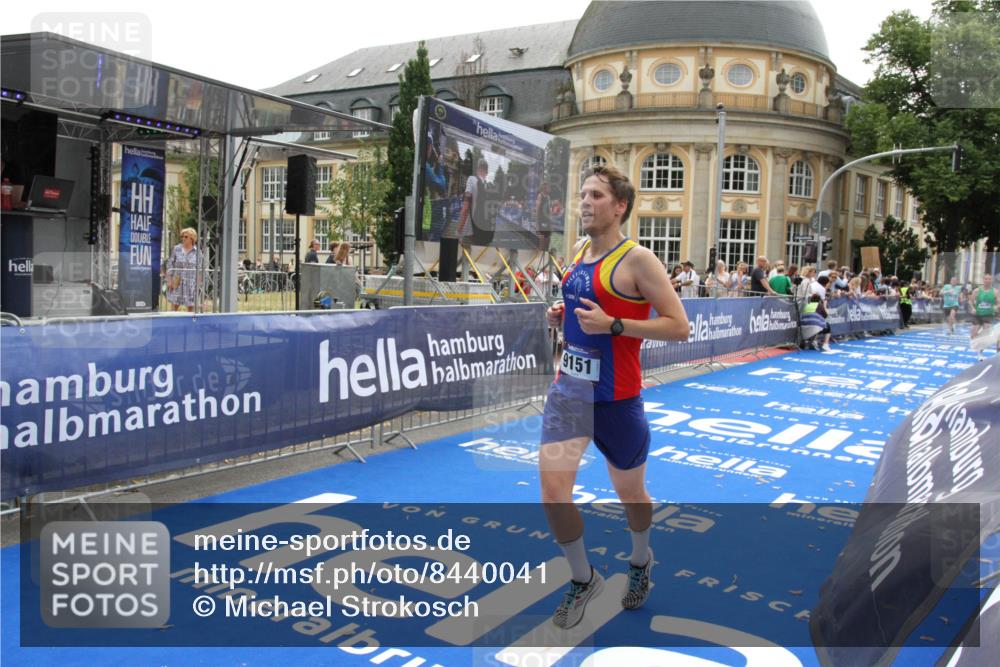 29.06.2025 - hella hamburg halbmarathon Michael Strokosch http://msf.ph/oto/8440041 29.06.2025 10:23:49 Ziel 5301, 6699, 9151, 9447, 10780 meine-sportfotos.de