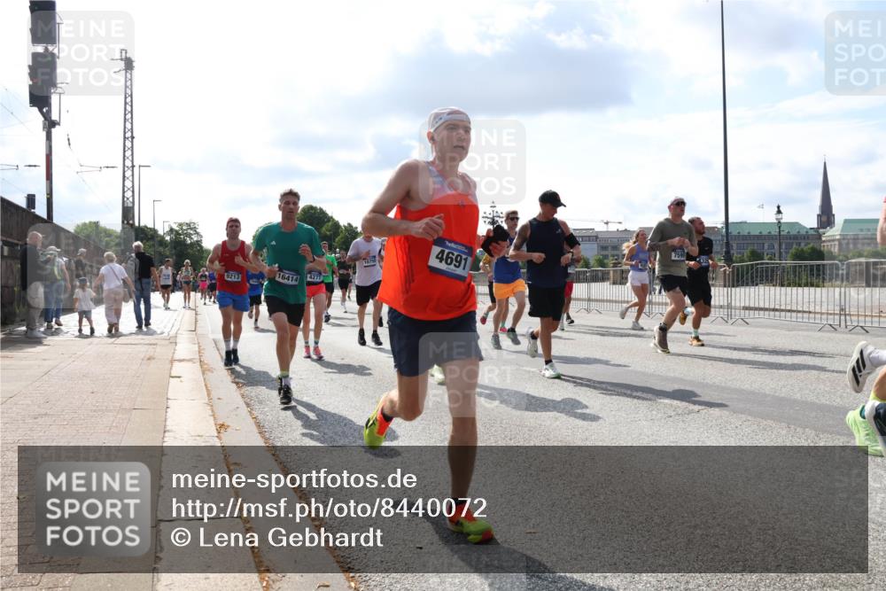 29.06.2025 - hella hamburg halbmarathon Lena Gebhardt http://msf.ph/oto/8440072 29.06.2025 09:52:49 Lombardsbrücke 9213, 16414, 4277, 4691, 7599, 1070, 1139, 1163, 1169, 1176, 1220, 1391, 1415, 1468, 1512, 1613, 1782, 2048, 2189, 2213, 2233, 2590, 2788, 2970, 3021, 3098, 3109, 3124, 3304, 3852, 3907, 3917, 3928, 4080, 4277, 4497, 4565, 4691, 4915, 4933, 4981, 5007, 5011, 5476, 5477, 5682, 6152, 6550, 6716, 7005, 7067, 7093, 7147, 7191, 7325, 7432, 7451, 7599, 7843, 7865, 7961, 8145, 8467, 8852, 10741, 10796, 11495, 11679, 11779, 12046, 12772, 13403, 13614, 14257 meine-sportfotos.de