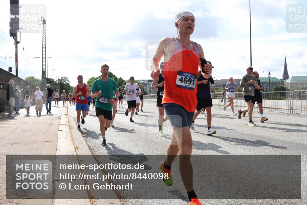 29.06.2025 - hella hamburg halbmarathon Lena Gebhardt http://msf.ph/oto/8440098 29.06.2025 09:52:50 Lombardsbrücke 9213, 16414, 10750, 18, 4691, 7599, 1012, 1070, 1139, 1163, 1169, 1176, 1220, 1391, 1415, 1512, 1613, 1782, 2048, 2189, 2213, 2233, 2590, 2788, 2970, 3021, 3098, 3109, 3124, 3304, 3852, 3907, 3917, 3928, 4080, 4277, 4497, 4565, 4691, 4915, 4933, 4981, 5007, 5011, 5476, 5477, 5682, 6152, 6550, 6712, 6716, 7005, 7067, 7093, 7147, 7191, 7325, 7432, 7451, 7599, 7843, 7865, 7961, 8145, 8467, 8852, 10741, 10796, 11495, 11679, 11779, 12046, 12772, 13403, 13614, 14257 meine-sportfotos.de
