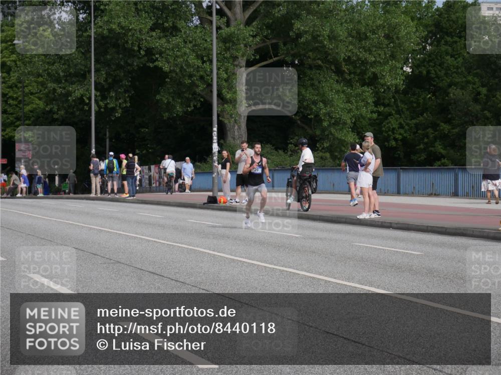 29.06.2025 - hella hamburg halbmarathon Luisa Fischer http://msf.ph/oto/8440118 29.06.2025 09:33:16 Kennedybrücke 20, 20 meine-sportfotos.de