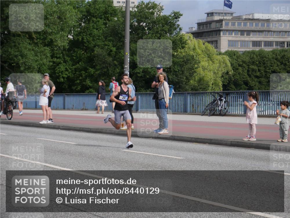 29.06.2025 - hella hamburg halbmarathon Luisa Fischer http://msf.ph/oto/8440129 29.06.2025 09:33:18 Kennedybrücke 20, 20 meine-sportfotos.de