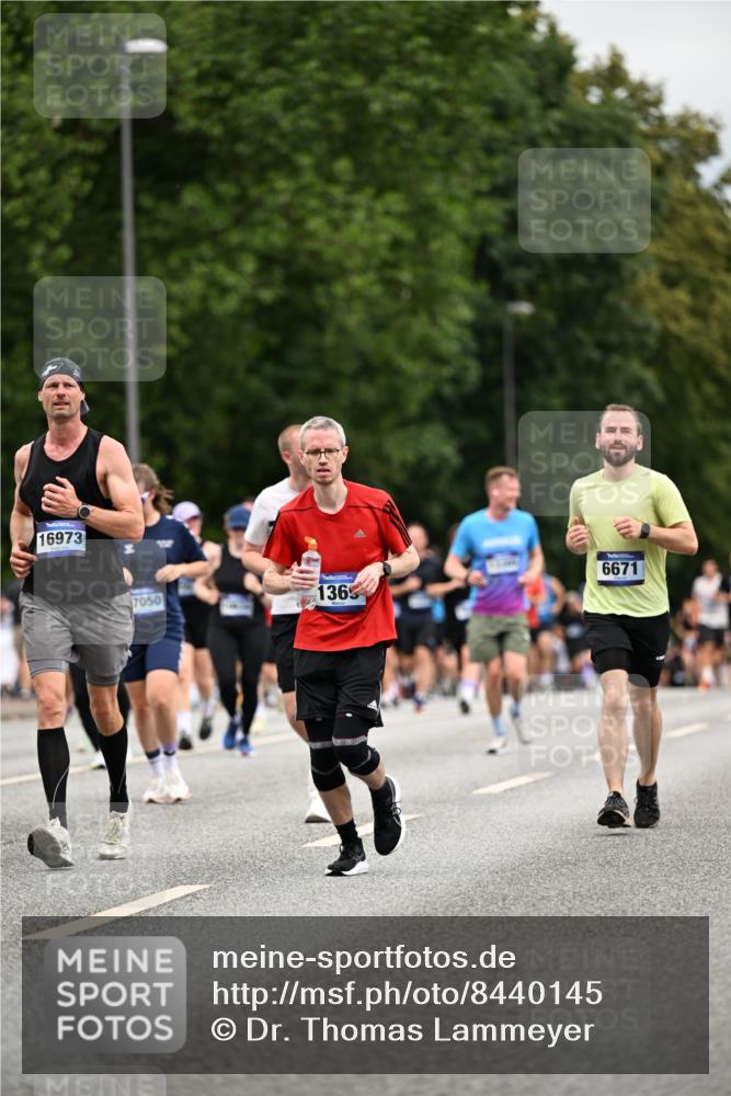 29.06.2025 - hella hamburg halbmarathon Dr. Thomas Lammeyer http://msf.ph/oto/8440145 29.06.2025 10:56:48 Kennedybrücke 1369, 1978, 2308, 2593, 3140, 3645, 4273, 4815, 5262, 5291, 6406, 6671, 6885, 6985, 7682, 7737, 8194, 8196, 8250, 8251, 8672, 9068, 9070, 9730, 10296, 10342, 10496, 10600, 10634, 10693, 10928, 11084, 11297, 11375 meine-sportfotos.de