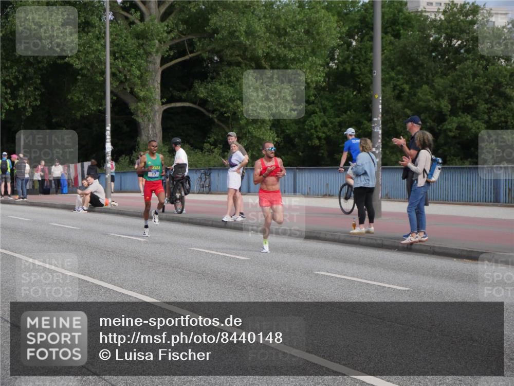 29.06.2025 - hella hamburg halbmarathon Luisa Fischer http://msf.ph/oto/8440148 29.06.2025 09:33:52 Kennedybrücke 21 meine-sportfotos.de