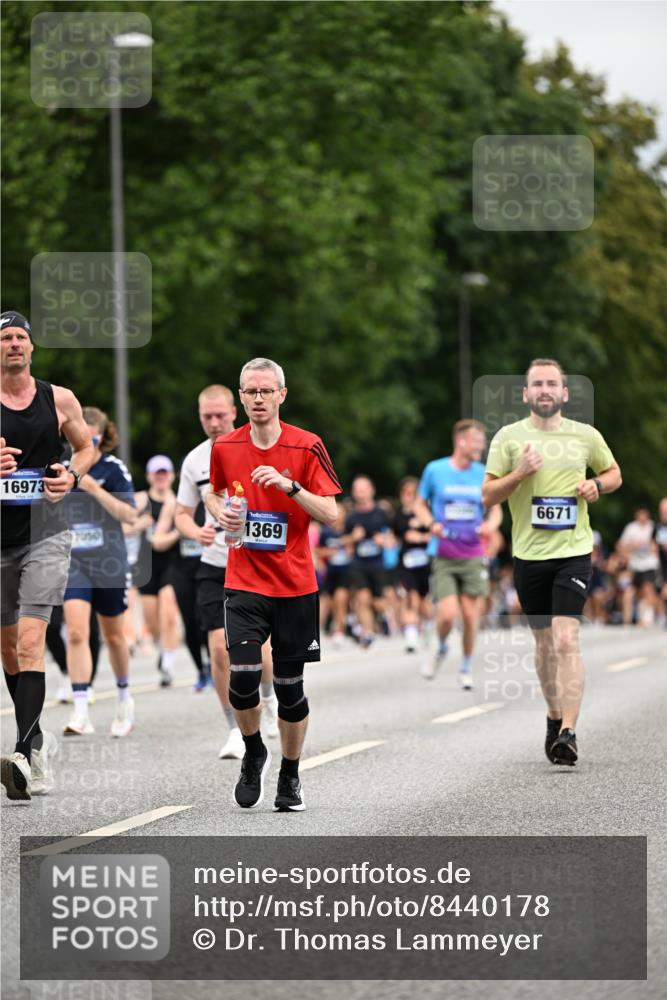 29.06.2025 - hella hamburg halbmarathon Dr. Thomas Lammeyer http://msf.ph/oto/8440178 29.06.2025 10:56:49 Kennedybrücke 1369, 1978, 2308, 2593, 3140, 3645, 4273, 4815, 5262, 6406, 6671, 6885, 6985, 7682, 7737, 8194, 8196, 8250, 8251, 8672, 9068, 9070, 9730, 10296, 10342, 10496, 10600, 10634, 10693, 10884, 10928, 11084, 11297, 11375 meine-sportfotos.de