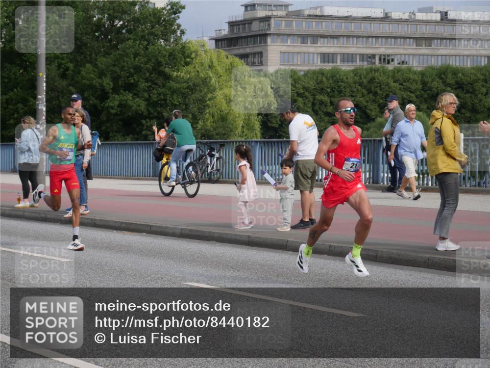 29.06.2025 - hella hamburg halbmarathon Luisa Fischer http://msf.ph/oto/8440182 29.06.2025 09:33:55 Kennedybrücke 21, 14, 21 meine-sportfotos.de
