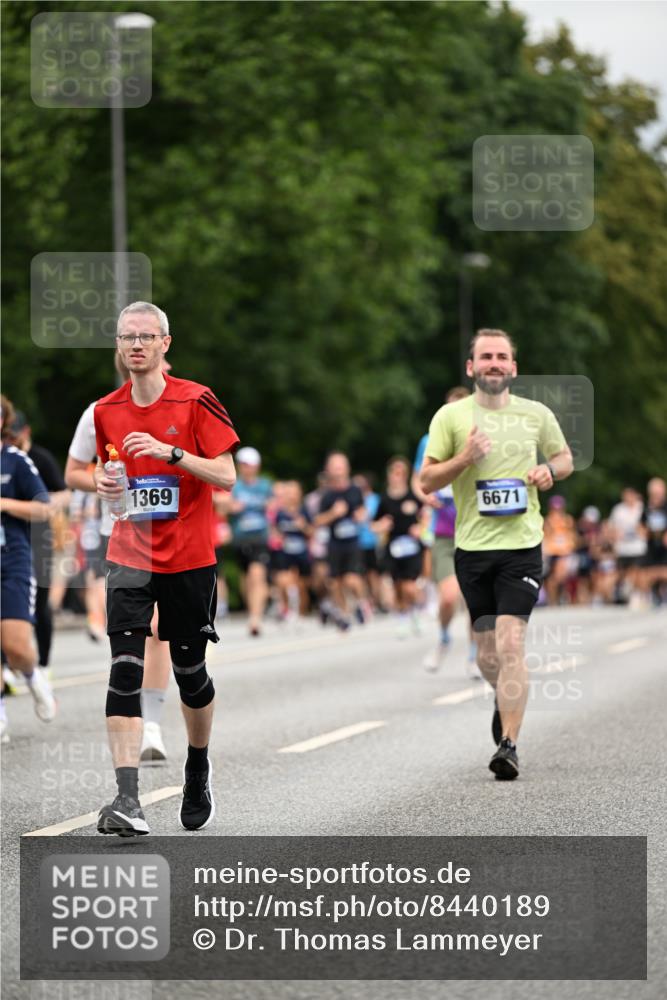29.06.2025 - hella hamburg halbmarathon Dr. Thomas Lammeyer http://msf.ph/oto/8440189 29.06.2025 10:56:49 Kennedybrücke 1369, 1978, 2308, 2593, 3140, 3645, 4273, 4815, 5262, 6406, 6671, 6885, 6985, 7682, 7737, 8194, 8196, 8250, 8251, 8672, 9068, 9070, 9730, 10296, 10342, 10496, 10600, 10634, 10693, 10884, 10928, 11084, 11297, 11375 meine-sportfotos.de