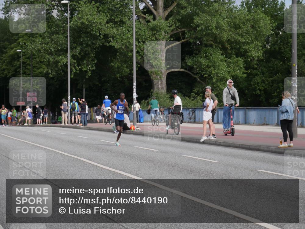 29.06.2025 - hella hamburg halbmarathon Luisa Fischer http://msf.ph/oto/8440190 29.06.2025 09:34:02 Kennedybrücke 14, 14, 19 meine-sportfotos.de