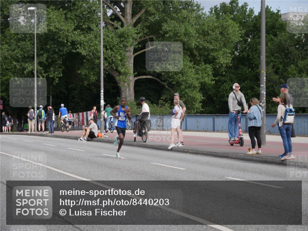 29.06.2025 - hella hamburg halbmarathon Luisa Fischer http://msf.ph/oto/8440203 29.06.2025 09:34:03 Kennedybrücke 14, 14, 19 meine-sportfotos.de