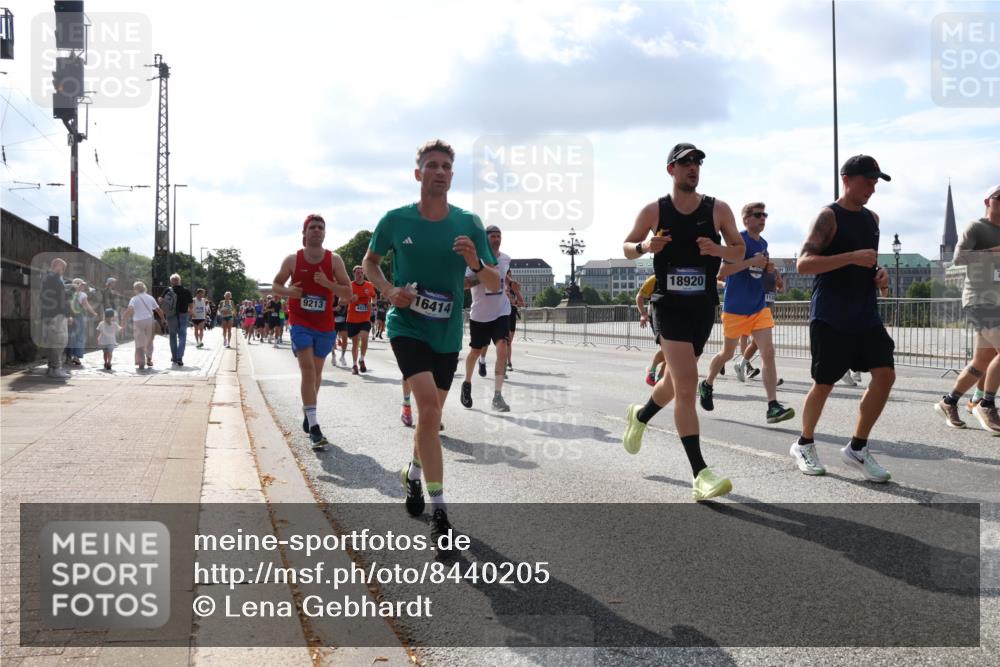 29.06.2025 - hella hamburg halbmarathon Lena Gebhardt http://msf.ph/oto/8440205 29.06.2025 09:52:50 Lombardsbrücke 9213, 4933, 16414, 18920, 1012, 1070, 1139, 1163, 1169, 1176, 1220, 1391, 1415, 1512, 1613, 1782, 2048, 2189, 2213, 2233, 2590, 2788, 2970, 3021, 3098, 3109, 3124, 3304, 3852, 3907, 3917, 3928, 4080, 4277, 4497, 4565, 4691, 4915, 4933, 4981, 5007, 5011, 5476, 5477, 5682, 6152, 6550, 6712, 6716, 7005, 7067, 7093, 7147, 7191, 7325, 7432, 7451, 7599, 7843, 7865, 7961, 8145, 8467, 8852, 10741, 10796, 11495, 11679, 11779, 12046, 12772, 13403, 13614, 14257 meine-sportfotos.de