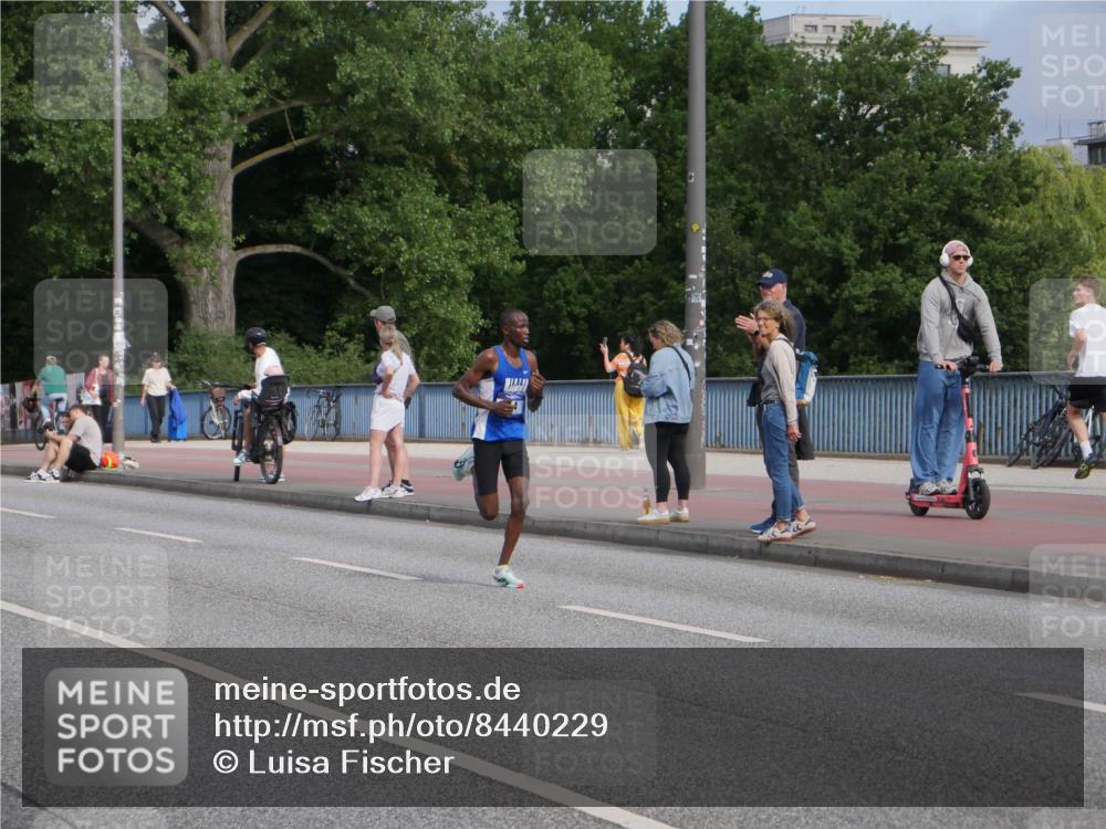 29.06.2025 - hella hamburg halbmarathon Luisa Fischer http://msf.ph/oto/8440229 29.06.2025 09:34:04 Kennedybrücke 14, 19 meine-sportfotos.de