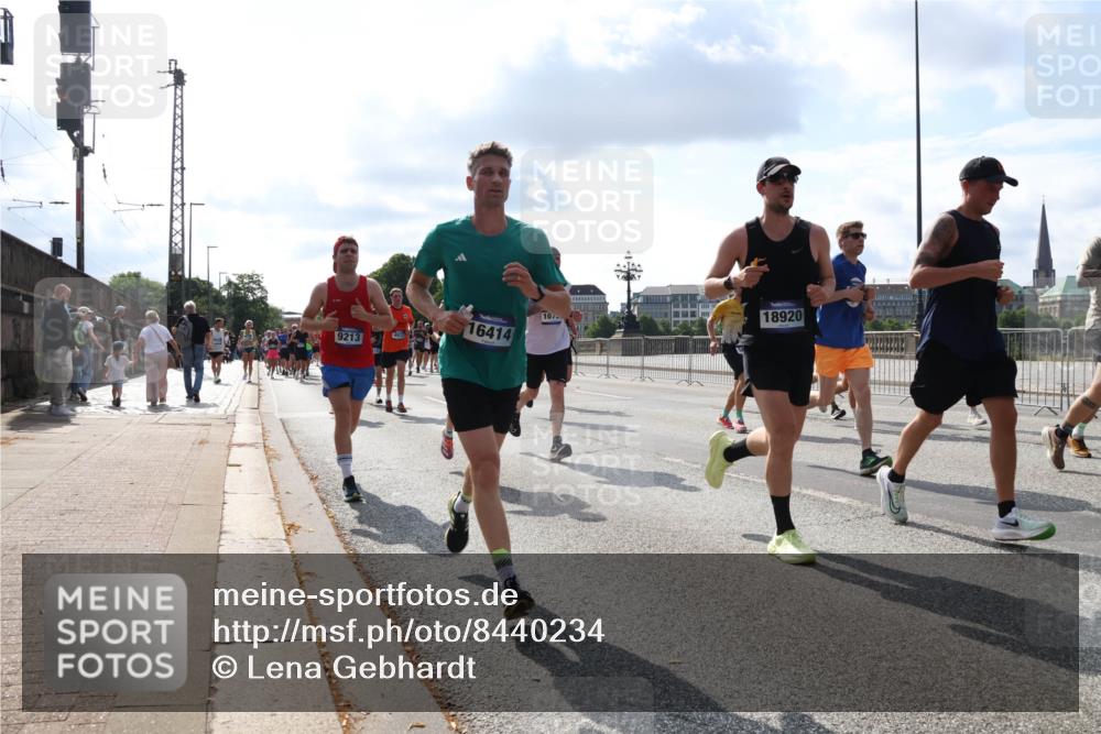 29.06.2025 - hella hamburg halbmarathon Lena Gebhardt http://msf.ph/oto/8440234 29.06.2025 09:52:50 Lombardsbrücke 9213, 4933, 16414, 1010, 18920, 1012, 1070, 1139, 1163, 1169, 1176, 1220, 1391, 1415, 1512, 1613, 1782, 2048, 2189, 2213, 2233, 2590, 2788, 2970, 3021, 3098, 3109, 3124, 3304, 3852, 3907, 3917, 3928, 4080, 4277, 4497, 4565, 4691, 4915, 4933, 4981, 5007, 5011, 5476, 5477, 5682, 6152, 6550, 6712, 6716, 7005, 7067, 7093, 7147, 7191, 7325, 7432, 7451, 7599, 7843, 7865, 7961, 8145, 8467, 8852, 10741, 10796, 11495, 11679, 11779, 12046, 12772, 13403, 13614, 14257 meine-sportfotos.de
