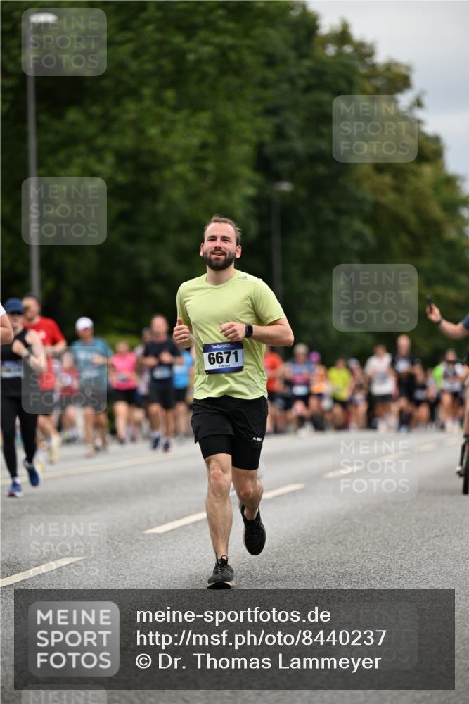 29.06.2025 - hella hamburg halbmarathon Dr. Thomas Lammeyer http://msf.ph/oto/8440237 29.06.2025 10:56:51 Kennedybrücke 1369, 1978, 2308, 2593, 3140, 3645, 3787, 4815, 5262, 6406, 6671, 6985, 7682, 7737, 8194, 8196, 8250, 8251, 8672, 9068, 9070, 9730, 10296, 10342, 10496, 10600, 10634, 10693, 10884, 11084, 11297, 11375 meine-sportfotos.de