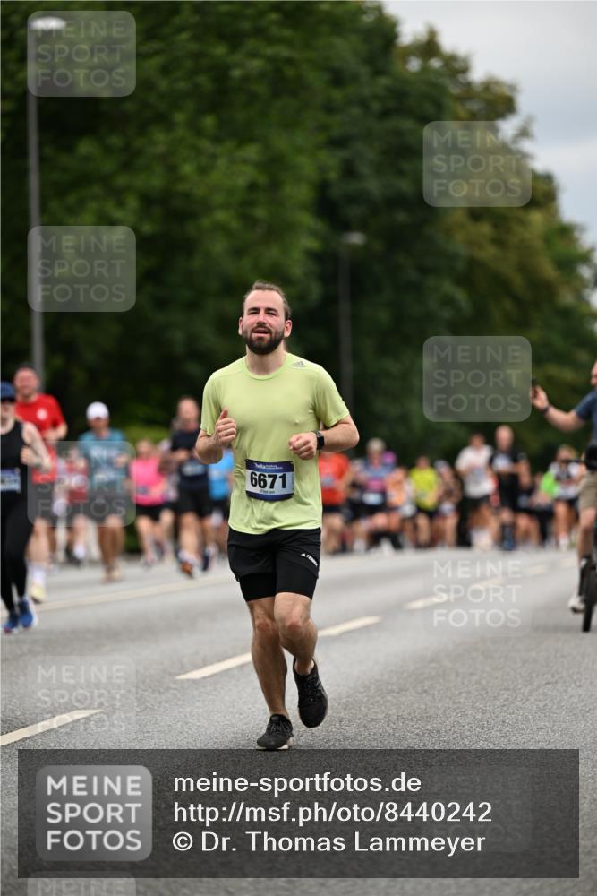 29.06.2025 - hella hamburg halbmarathon Dr. Thomas Lammeyer http://msf.ph/oto/8440242 29.06.2025 10:56:51 Kennedybrücke 1369, 1978, 2308, 2593, 3140, 3645, 3787, 4815, 5262, 6406, 6671, 6985, 7682, 7737, 8194, 8196, 8250, 8251, 8672, 9068, 9070, 9730, 10296, 10342, 10496, 10600, 10634, 10693, 10884, 11084, 11297, 11375 meine-sportfotos.de