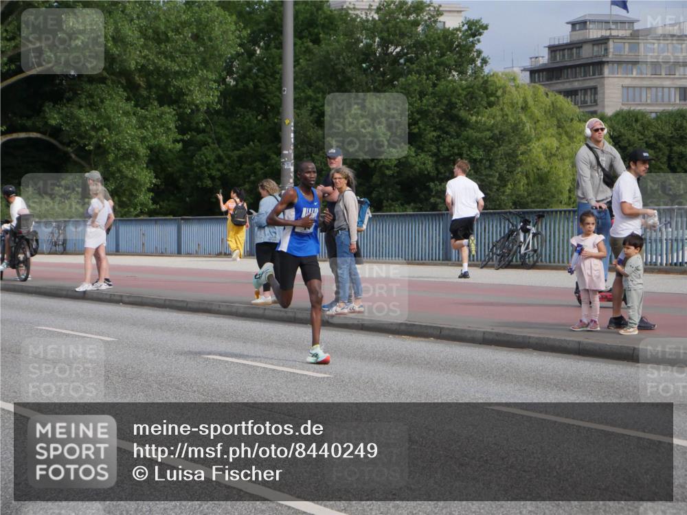 29.06.2025 - hella hamburg halbmarathon Luisa Fischer http://msf.ph/oto/8440249 29.06.2025 09:34:05 Kennedybrücke 14, 19 meine-sportfotos.de