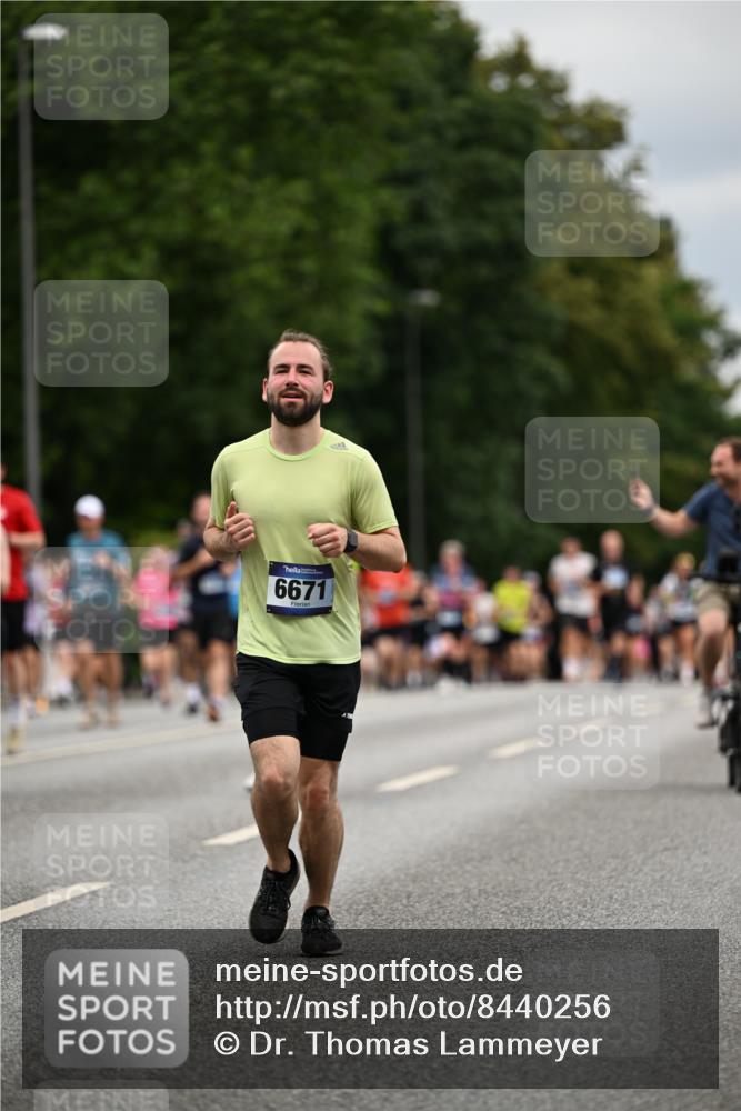 29.06.2025 - hella hamburg halbmarathon Dr. Thomas Lammeyer http://msf.ph/oto/8440256 29.06.2025 10:56:51 Kennedybrücke 1369, 1978, 2308, 2593, 3140, 3645, 3787, 4815, 5262, 6406, 6671, 6985, 7682, 7737, 8194, 8196, 8250, 8251, 8672, 9068, 9070, 9730, 10296, 10342, 10496, 10600, 10634, 10693, 10884, 11084, 11297, 11375 meine-sportfotos.de