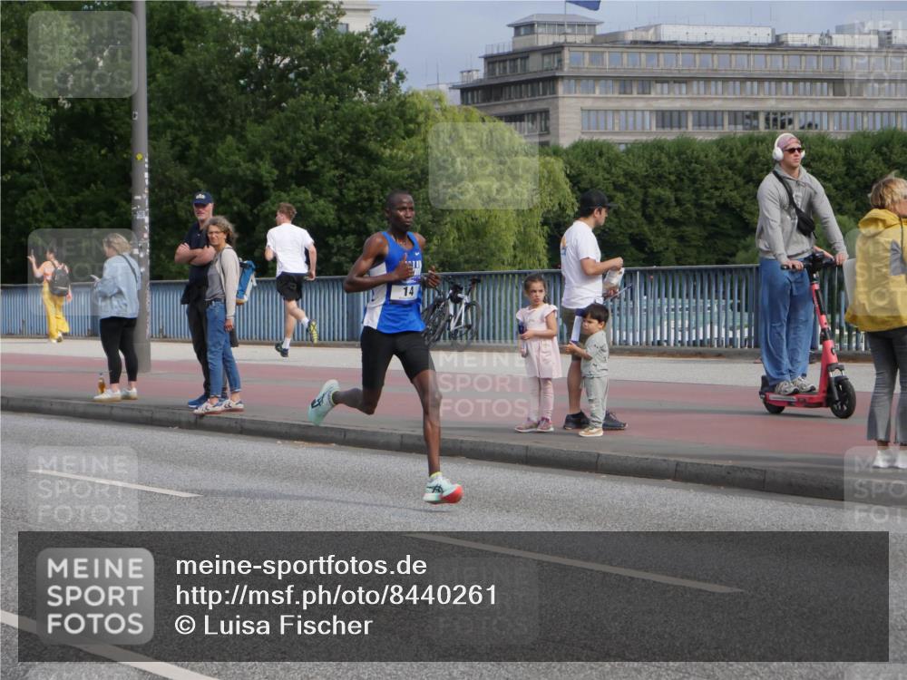 29.06.2025 - hella hamburg halbmarathon Luisa Fischer http://msf.ph/oto/8440261 29.06.2025 09:34:05 Kennedybrücke 14, 14, 19 meine-sportfotos.de