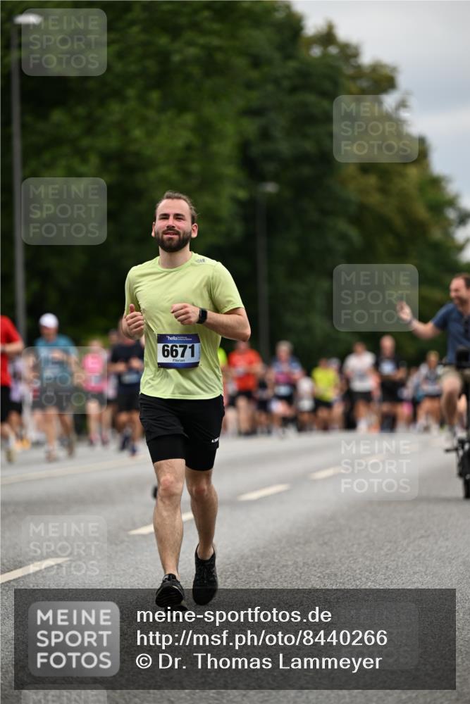 29.06.2025 - hella hamburg halbmarathon Dr. Thomas Lammeyer http://msf.ph/oto/8440266 29.06.2025 10:56:51 Kennedybrücke 1369, 1978, 2308, 2593, 3140, 3645, 3787, 4815, 5262, 6406, 6671, 6985, 7682, 7737, 8194, 8196, 8250, 8251, 8672, 9068, 9070, 9730, 10296, 10342, 10496, 10600, 10634, 10693, 10884, 11084, 11297, 11375 meine-sportfotos.de
