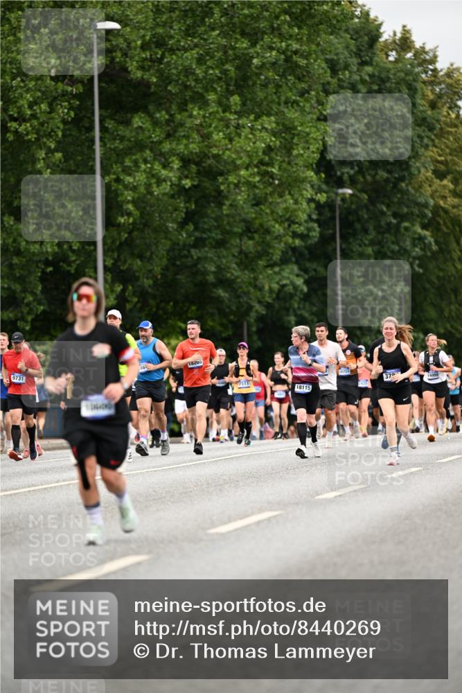 29.06.2025 - hella hamburg halbmarathon Dr. Thomas Lammeyer http://msf.ph/oto/8440269 29.06.2025 10:56:58 Kennedybrücke 1369, 2308, 2593, 2988, 3140, 3227, 3645, 3787, 5262, 6135, 6671, 6985, 7682, 7735, 7737, 7871, 8250, 8251, 9340, 10296, 10600, 10634, 10693, 10884, 11297 meine-sportfotos.de