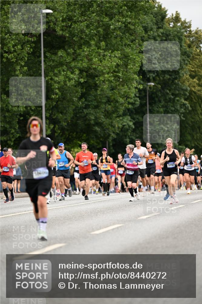 29.06.2025 - hella hamburg halbmarathon Dr. Thomas Lammeyer http://msf.ph/oto/8440272 29.06.2025 10:56:59 Kennedybrücke 1369, 2308, 2593, 2988, 3140, 3227, 3645, 3787, 5262, 6135, 6604, 6671, 6985, 7682, 7735, 7737, 7871, 8250, 8251, 9340, 10600, 10634, 10693, 10884, 11297 meine-sportfotos.de