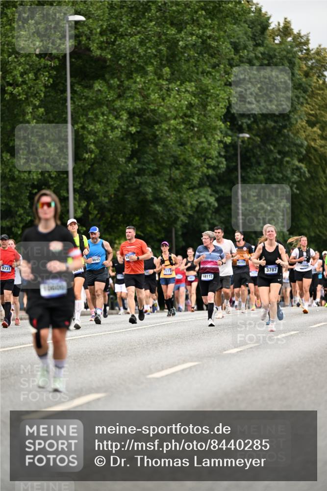 29.06.2025 - hella hamburg halbmarathon Dr. Thomas Lammeyer http://msf.ph/oto/8440285 29.06.2025 10:56:59 Kennedybrücke 1369, 2308, 2593, 2988, 3140, 3227, 3645, 3787, 5262, 6135, 6604, 6671, 6985, 7682, 7735, 7737, 7871, 8250, 8251, 9340, 10600, 10634, 10693, 10884, 11297 meine-sportfotos.de